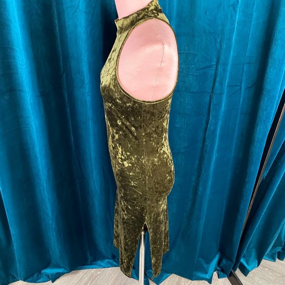 Many Many Sleeveless Mock Neck Velvet Dress - Picture 3 of 6